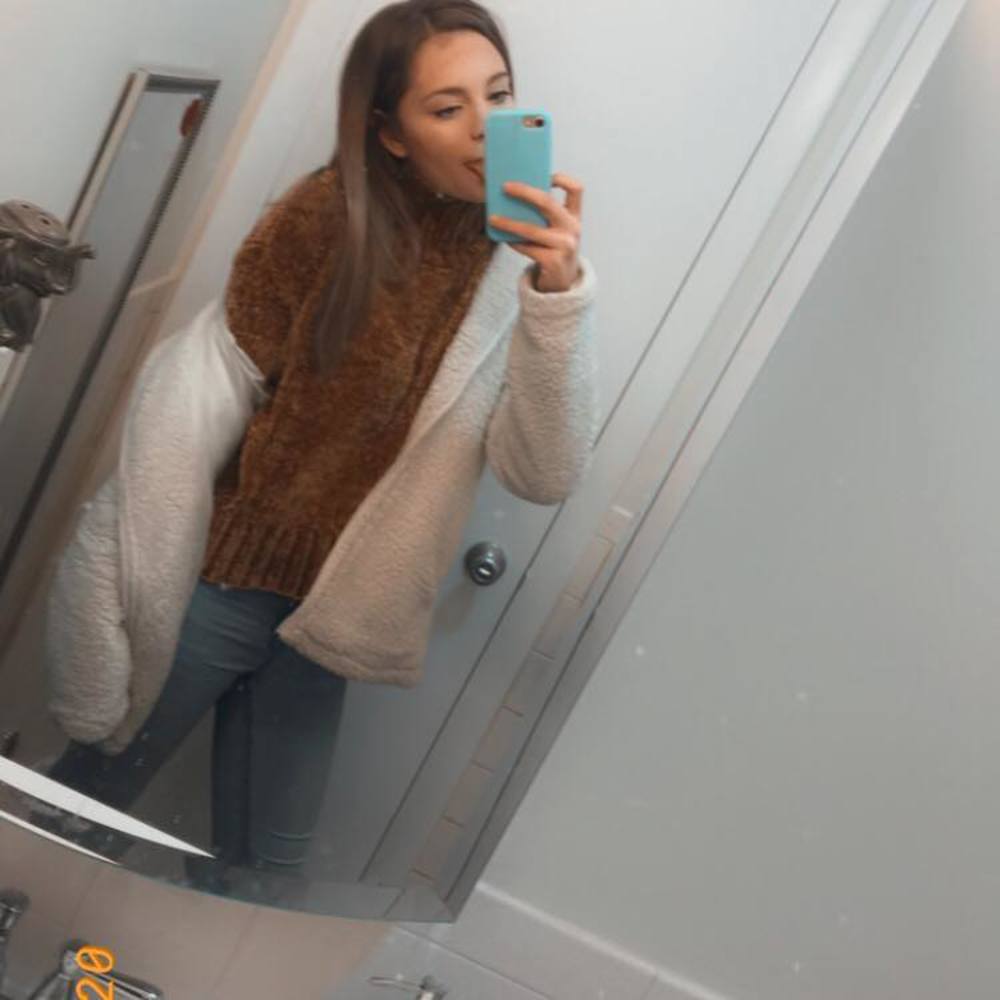 Meet your Posher, Cassie